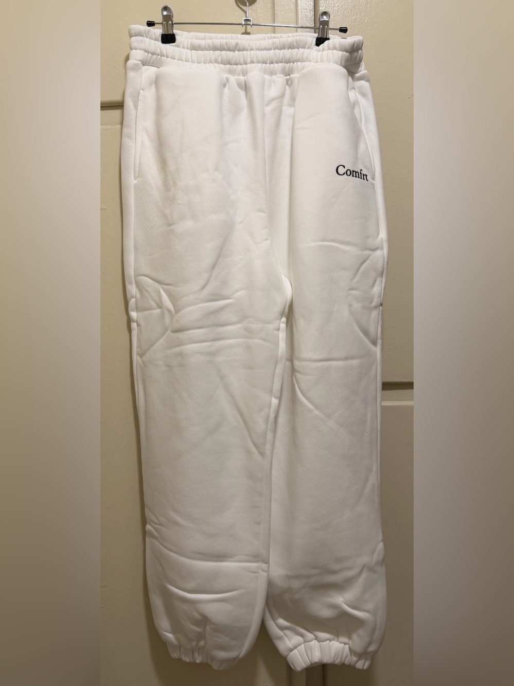 New large Comfrt Brand Sweatpants-pockets